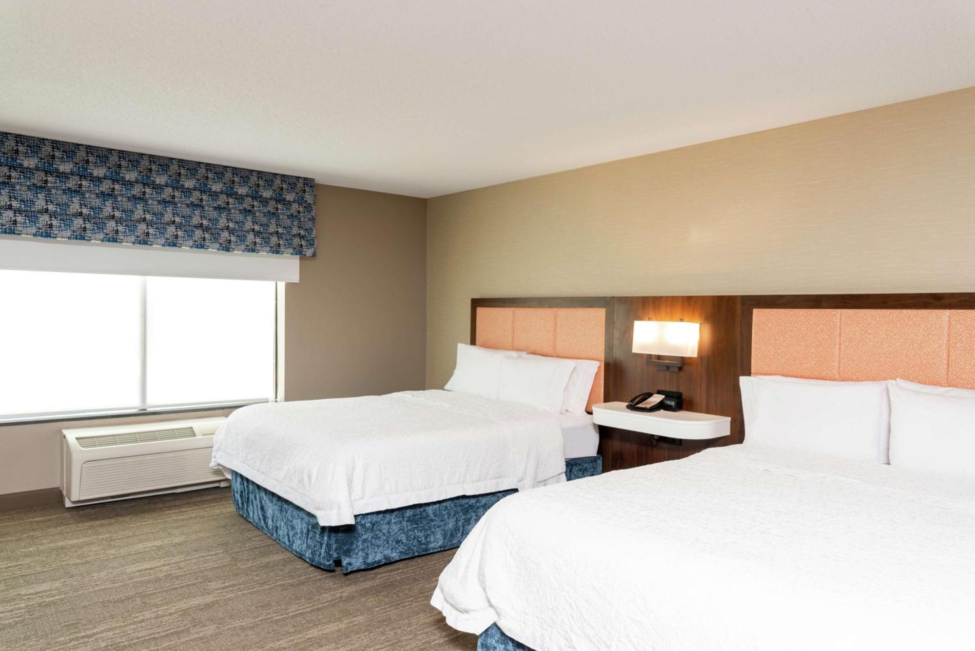 Queen Room with Two Queen Beds and Bath Tub - Mobility Access